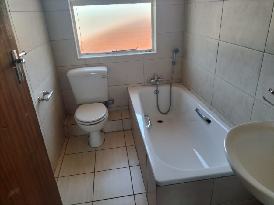 To Let 3 Bedroom Property for Rent in Langenhovenpark Free State